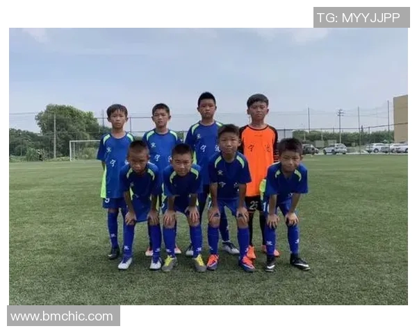 杭州足球队在精英赛中以89分稳居积分榜首位展现强劲实力