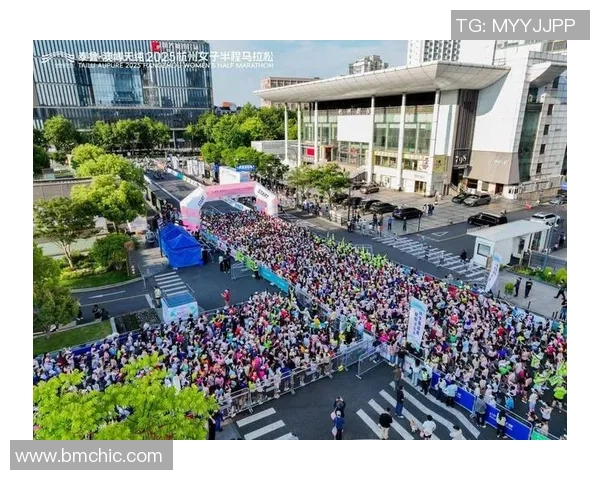 杭州城市马拉松精彩点评：街舞队默契配合展现活力与激情